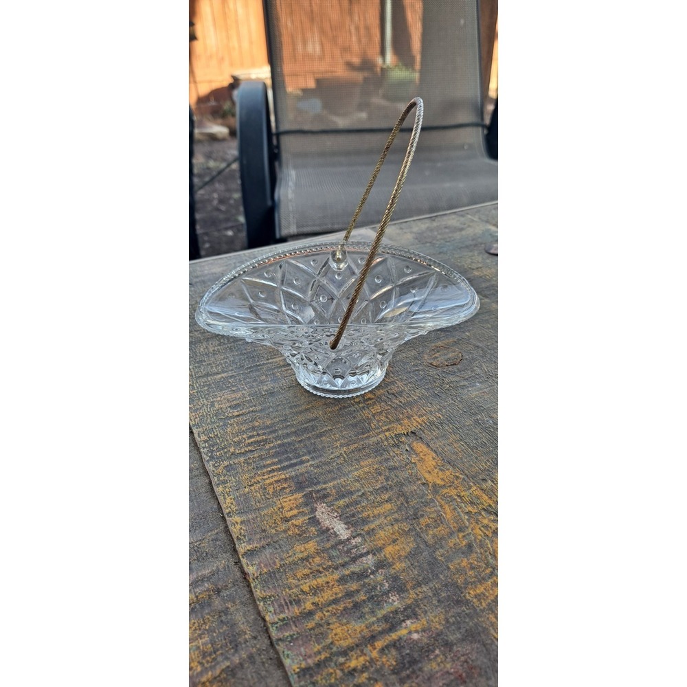 Vtg Avon Small Glass Basket With Gold Handle Cute!! 1970's